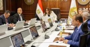 وزيرة التنمية المحلية تتابع سير الانتخابات مع المحافظين من مركز السيطرة